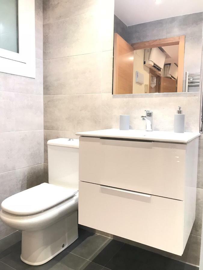 Studio di 30 m² in Appartamento con 1 bagno privato in zona Barbera del Valles Esterno foto